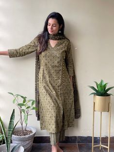 Printed Angrakha Kurti, Pant Design For Suit Women, Angrakha Shirt Design, Office Wear Kurti Designs, Angrakha Design Kurta, Cotton Angrakha Suits, Angrakha Suits Design, Angrakha Kurti Designs Latest, Ang Rakha Style Kurti