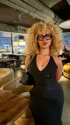 #glasses #fit #curlyhair Birthday Dinner Outfits Black Women, Cute Birthday Dinner Outfits, Cute Birthday Dinner, Birthday Dinner Outfits, Outfit With Glasses, Dinner Outfits Black, Dinner Outfits Black Women, Chunky Glasses, Birthday Dinner Outfit