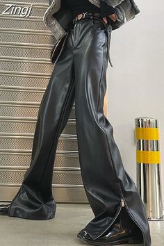 Pvc Hose, Trendy Trouser, Pants Streetwear, Leather Trousers, 2023 Fashion, Streetwear Women, Mens Trousers, Haiti, Smart Casual