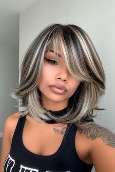 40+ Gorgeous Blonde Highlights Ideas To Try This Year - Flo's Blog Platinum Silver Hair Highlights Going Gray, Ash Blonde On Dark Hair, Frost Highlights, Brunette To Platinum Blonde, Blonde Balayage With Highlights, Bob Haircut With Highlights, Thick Blonde Highlights, Highlight Techniques, Blonde Highlights Ideas