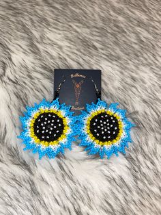 Beautiful handmade handmade sunflower earrings with glass beads. Bohemian Sunflower Design Jewelry With Round Beads, Bohemian Yellow Sunflower Earrings, Bohemian Sunflower Drop Earrings, Beading Earring, Handmade Sunflower, Beaded Earring, Sunflower Earrings, Earrings Beaded, Jewelry Earrings Studs