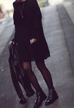 Woman In Black, Looks Black, All Black Outfit, Mode Inspo, Montpellier, Trendy Dresses