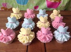 cupcakes decorated in pastel colors with bows