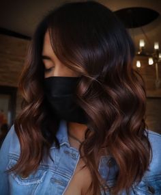 Dark Brunette Balayage, Cabelo Ombre Hair, Brown Hair Color Shades, Balayage Straight Hair, Warm Brown Hair, Natural Brown Hair, Balayage Long Hair, Highlights For Dark Brown Hair, Warm Highlights