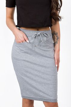 Sweatshirt skirt with elastic waistband and ties. The skirt has slip pockets. Elegant Sweatshirt, Skirt With Elastic Waistband, Tie Skirt, Mode Online, Gray Skirt, Ruffle Dress, Urban Fashion, Karl Lagerfeld, Bottoms Pants