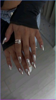 Elevate your nail game with the dazzling allure of silver chrome nails. Whether it's a night out or a special occasion, these high-shine, metallic beauties will steal the spotlight. 💅✨ #NailArt #ChromeNails #NailInspiration Credits: @albanails__ Nails And Rings, Nagellack Trends, Fancy Nails