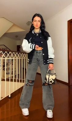 Varsity Jacket Style, Varsity Jacket Women, Jacket Outfit Women, Looks Pinterest, Boujee Outfits, Hijab Style Casual, Tomboy Outfits, Vibe Clothes, Swaggy Outfits