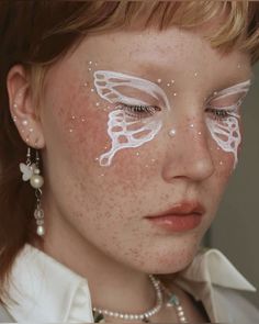 butterfly makeup Hot Makeup Looks, Butterfly Makeup, My Butterfly, Hot Makeup, Ethereal Makeup, Dope Makeup, Fairy Makeup, White Wings