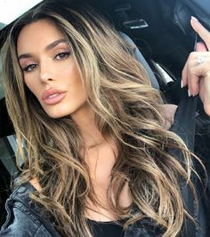 Brunette Girls, Balayage Hair Caramel, Golden Blonde Hair, Gorgeous Hair Color, Caramel Hair, Brunette Girl, Hair Inspo Color, Long Hair Cuts, Layered Hair