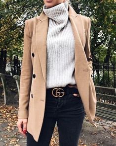 Turtleneck | Sweater | Coat | Streetstyle | Inspo | More on Fashionchick Vinter Mode Outfits, Denim Shorts Outfit, Tan Coat, Jeans Street Style, Stylish Winter Outfits, Trendy Outfits Winter, Trendy Winter, Fashion Jeans