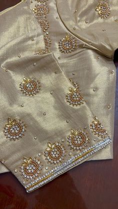 Golden Blouse Embroidery Designs, Golden Aari Blouse Designs, Golden Blouse Aari Work Designs, Gold Blouse Aari Work Designs, Aari Blouse Design Simple, Blouse Maggam Work Design, Gold Blouse Maggam Work, Aari Blouses Weddings, Golden Blouse Aari Work