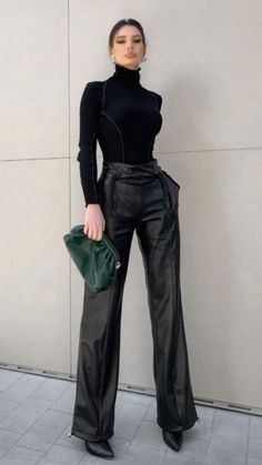 Corporate Attire, Neue Outfits, Elegante Casual, Fashion Aesthetics, All Black Outfit, Looks Chic, Edgy Outfits, Mode Inspiration, Winter Fashion Outfits