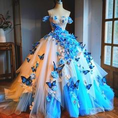 Blue Caterpillar, Book Outfits, Dreamy Gowns, Clothes Art, Stunning Prom Dresses, Cute Dress Outfits, Fashion Drawing Dresses, Princess Ball Gowns