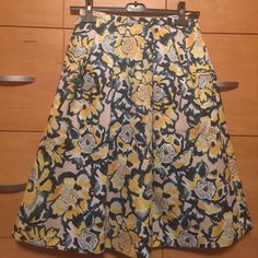 H&M Mid Full Style Skirt, New With Tag! Size 6 H&m Lined Skirt For Spring, H&m Pleated Skirt For Spring, H&m Spring Lined Skirt, H&m Spring Lined Skirt Bottoms, Spring H&m Lined Skirt Bottoms, H&m Lined Spring Skirt, H&m Spring Skirt, Workwear Floral Print Knee-length Skirt, H&m Relaxed Midi Skirt