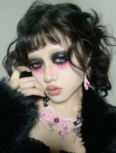 Easy Unique Makeup Looks, Colorful Emo Makeup, Funky Makeup Looks Eyeshadows, Hyperpop Makeup, Pastel Goth Makeup Looks, Cute Makeup Looks Colorful, Creepy Cute Makeup, Cute Alt Makeup, Funky Makeup Creative