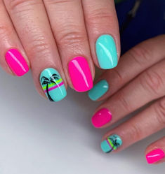 51 Creative Palm Tree Nail Designs for Summer Style Hot Pink Palm Tree Nails, Pink Palm Tree Nails, Tree Nail Designs, Marilyn Nails, Tropical Nail Designs, Nail Designs For Summer, Tree Nail Art