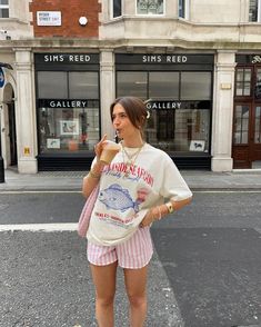 Summer Outfits Funky, Outfits Aesthetic Summer 2024, Colorful Summer Outfits 2024, Summer Outfits Colourful, Summer 2025 Outfits, Street Style 2024 Summer, Markets Outfit, London Style Summer, Australian Summer Outfits