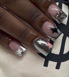 Short French Tip Nails Colorful, Y2k Grunge Pfp Aesthetic, Cute Short Nail Inspo French Tip, Nail Inspo Back To School 2023, Black And Chrome French Tip Nails, Chrome Set Nails, Short Tip Nail Designs, Chrome Nail French Tip, Marine Serre Nails