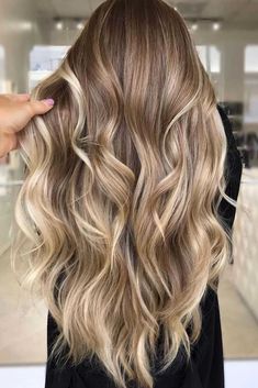 Long Haircuts With Layers For Every Type Of Texture ★ Everything You Should Know About Layers For Long Haircuts Beige Balayage, Blond Rose, Long Haircuts, Natural Wavy Hair, Beige Blonde, Looks Party, Long Blonde, Haircut For Thick Hair