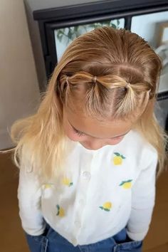 A cute picture day hairstyle idea for school or family photos! This easy bubble braid hairstyle is a perfect half up half down hairstyle. Tap to shop the hair products and tools I used! Toddler Hair Family Pictures, Picture Day Kids Hairstyles, Hairstyle For Kids With Short Hair, Picture Day Hairstyles Toddler, Half Up Toddler Hairstyles, Toddler Fall Hairstyles, Half Up Hairstyles For Kids, Toddler Hair For Pictures, Family Photos Hairstyles