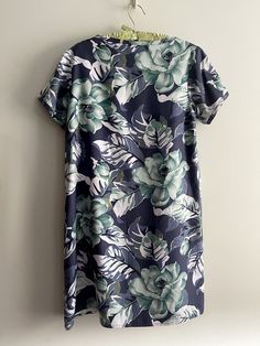 Tommy Bahama silk dress with leaf and floral print in size Small. Classic Tommy Bahama vibe - tropical, beach, sun, relax. Nice denim blue color overall with green and white throughout. Beautiful graphic pattern. Soft silk fabric.  Great for a beach vacation or just a great summer day. Timeless style ... sure to love for years to come. Machine wash silk. Awesome vintage style. Excellent vintage condition. This would make a great gift :) DETAILS: SIZE: Small SHOULDERS: 16" UNDER ARMPITS: 19 1/2" LENGTH: 36" WIDTH AT BOTTOM: 24 1/2" MADE IN: China MATERIAL: 100% Silk All measurements taken flat. Please compare to something you own for best fit.  Please contact me if you would like more measurements or if you have questions before purchase. SAVE ON SHIPPING WHEN YOU BUY MULTIPLE ITEMS: Save e Small Shoulders, Print Silk Dress, Silk Dress Short, Tommy Bahama Dress, Tropical Floral Print, Vintage Short, Silk Print Dress, Tropical Floral, Tropical Beach