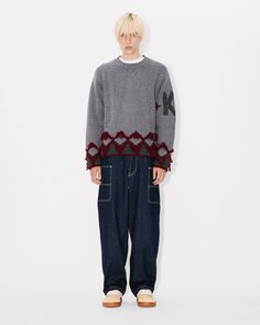 'KENZO Constellation' knitted wool jumper.
KP capital letters in jacquard on the sleeve.
Hand-cut fringes.
Round neck collar.
Comfortable silhouette.
Kangaroo pocket. Wool Jumper, Capital Letters, Knitted Jumper, Neck Collar, Knitted Sweater, Constellations, Kangaroo Pocket, Kangaroo, Jumper