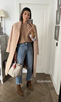 Shacket Outfit, Looks Country, Stylish Fall Outfits, Winter Capsule, Winter Capsule Wardrobe, Mode Casual, Camel Coat, Autumn Outfit, Fall Fashion Outfits