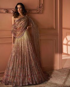 Lehenga Dupatta Style, Couture Lehenga, Modern Lehenga, Dupatta Draping Styles, Dupatta Style, Bridal Hairdo, Online Consultation, Indian Look, Traditional Indian Outfits