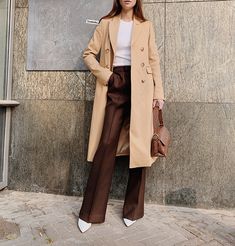 Chocolate Pants, Womens Winter Fashion Outfits, Jeans Street Style, Style Inspiration Casual, Office Outfit, Brown Outfit, Womens Business Casual, Style Inspiration Winter