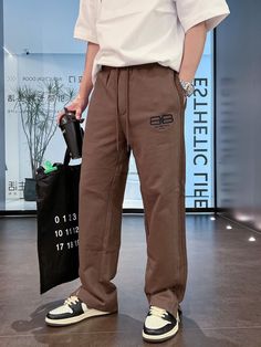 Minimal Streetwear, Joggers Men, Jogger Pants Outfit, Smart Casual Menswear, Bts Clothing, Pants Outfit Men, Preppy Men