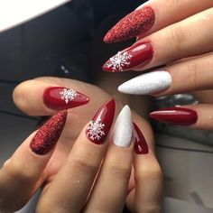 Red Christmas Nails, Stiletto Nails Designs, Christmas Nail Art Designs, Glamorous Nails, Holiday Nail Art, Christmas Nails Acrylic, Sparkle Nails, Festival Nails, Xmas Nails