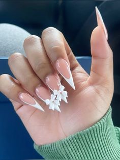 Stiletto Nails With Bows, Stiletto White French Tip Nails, Stalitoes Nails Design, White French Tip Nails Stiletto, Cute Stilletos Nails, Acrylic Nail Designs Baddie, Sharp Acrylic Nails, Sharp French Tip Nails, French Tip Acrylic Nails Stiletto