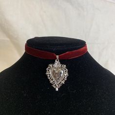 Diy Red Necklace, Sacred Heart Jewelry, Red Cherry Aesthetic, Red Heart Choker, Victorian Gothic Jewelry, Red Velvet Ribbon, Victorian Accessories, Red Choker, Lizzie Hearts