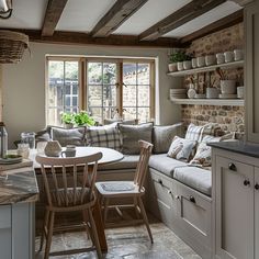 An English countryside kitchen with mismatched seating for a casual look, adding character and a relaxed feel to the space English Farmhouse Kitchen, English Country Cottages, Mismatched Plates, Cottage Interior, English Cottage Style, Country Style Decor, Vintage Tableware, Farmhouse Interior