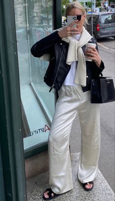 Silky Pants Outfit, Satin Pants Outfit Casual, Ribbed Dress Outfit, Madrid Outfits, Silky Pants, Thanksgiving Outfit Ideas, Winter Pants Outfit, Perfect Thanksgiving