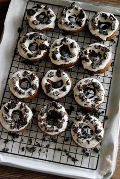 there are many doughnuts on the cooling rack