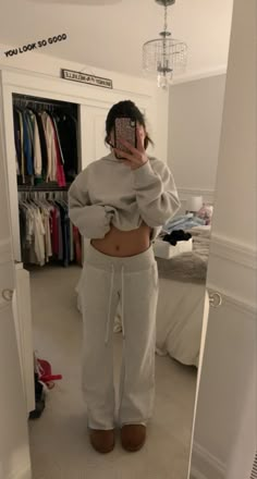 Comfy Fall Outfits Lazy Days, School Outfit 2023, Casual Outfit 2023, Outfit Inspo Back To School, Outfit Inspo 2023, Comfy Fall Outfits, Sweats Outfit, Outfit Inspo Spring, Outfit Inspo Winter