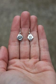 *DO NOT PURCHASE WITHOUT READING FULL DESCRIPTION & BEING 100% CERTAIN OF SIZING, WE DO NOT OFFER REFUNDS*  Sterling silver(tested) Dainty heart dangle earrings  PRE-OWNED - NOT HANDMADE BY US  Weight(approx): 2.61g  Dimensions(approx): 0.5"x (just over)0.25"   Stamped 925  Please contact us here or via social media if you have any questions about this item   Due to the nature of this product being secondhand (pre-owned) it may not be perfect, consider this before purchase. Heart Dangle Earrings, Earrings Sterling Silver, Sterling Silver Earrings, Jewelry Earrings Dangle, Dangle Earrings, Jewelry Earrings, Accessory Gift, Electronic Accessories, Drop Earrings