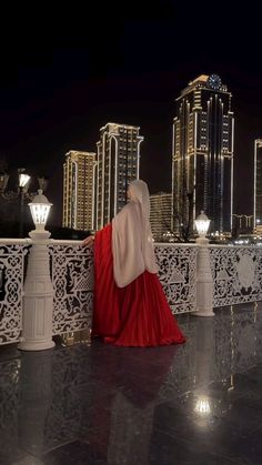 Dark Hijab Aesthetic, Rich Hijabi Aesthetic, Hijabi Business Women, Rich Hijabi, Hijab For Wedding, Hijabi Girl Dp, Amira Core, Hijabi Pictures, Queen Girl