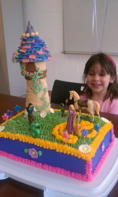 Rapunzel Cake (Tangled) Más Rapunzel Bday Cake, Rapunzel Torte, Disney Princess Theme Birthday Party, Tangled Cake, Rapunzel Cake, Tangled Birthday Party