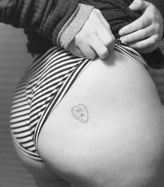 Tatuagem no bumbum: 85 ideias sensuais e originais Tattoo Therapy, Therapy Healing, 4 Tattoo, Mother Tattoos, Most Popular Tattoos, Tattoos Gallery, Popular Tattoos, Dog Tattoos, Matching Tattoos