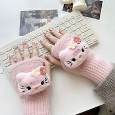 Keep your hands warm and stylish this winter with the Hello Kitty Kawaii Fingerless Gloves! Featuring a charming Hello Kitty design and a fingerless style for added functionality, these gloves are perfect for staying cozy while using your phone, typing, or going about your day. Show off your love for Hello Kitty while staying snug and comfy! (≧◡≦)💕