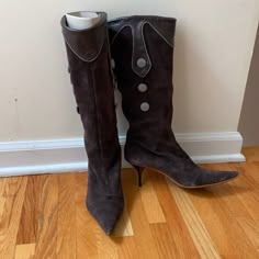 Cool Heeled Boots With Pointed Toe & Button/Material Detailing Along The Top And Sides Never Been Worn! New With Box Thrift Manifestation, Shoes Basic, Infinite Money, Clothes To Draw, Shoes Everyday, Pointed Boots, Basic Shoes, Ugly Shoes, Shoes Trendy