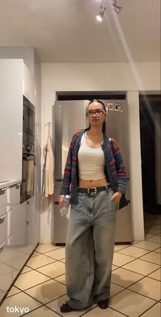 Basic Earth Tone Outfit, Tomboy Looks Women, Jort Outfits, Denim Jacket Styling, Painter Outfit, Fashion Inspo Winter, American Casual Style, Tomboy Stil, Pakaian Hipster