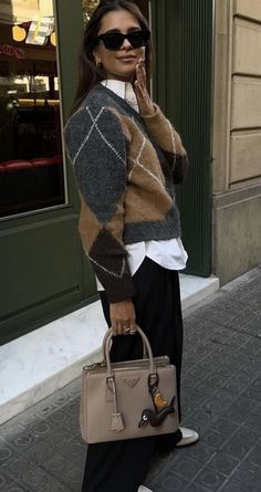 Emitaz Outfits, Fw 2024, Piano Video, Winter Inspo, Outfit Chic, Look Older, Cold Season, Inspiration Mode