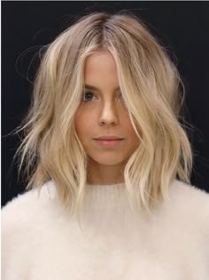 Light Blonde Balayage, Curled Hairstyles For Medium Hair, Blond Balayage, Medium Length Hair With Layers, Hair And Beauty, Brown Blonde Hair, Hair Envy, Hair Pictures, Blonde Balayage