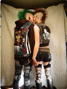 Punk Couples, Punk Couple, Tatto Boys, Punk Love, Punk Culture, Crust Punk, Punk Pins, Punk Clothing