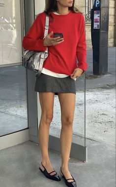 Red Sweater Outfit, Grey Skirt, Miniskirt Outfits, French Women, Red Sweater, Mode Inspo