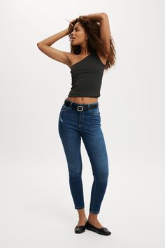 high rise skinny jean Sweats Outfit, Casual Denim Jeans, Water Energy, Long Sleeve And Shorts, Clothing Jeans, Swim Shirts, Festival Looks, Tee Outfit, A Hug