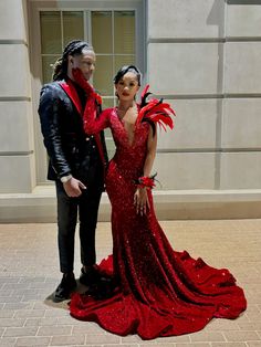 Prom Cute Couples, Royal Red Prom Dress, Black And Red Prom Couple, Prom With Date, Red Prom Dress Black Women, Red Black Prom Dress, Prom Outfits Couples, Red Prom Looks, Red Prom Couple